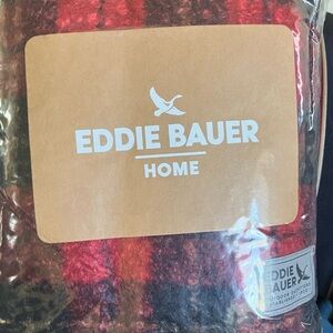Eddie Bauer Capitol Hill Plaid Throw in Red and Black
